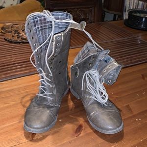 Size 8 grey combat boots